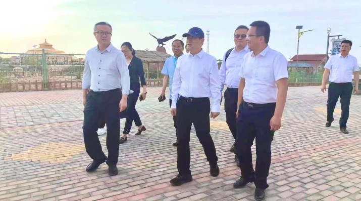 石培文董事長調研平山湖大峽谷景區