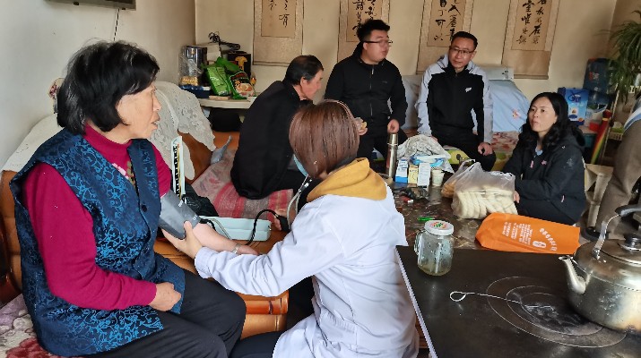 九九重陽節(jié)，濃濃敬老情 ——集團(tuán)駐村工作隊開展重陽節(jié)走訪慰問活動
