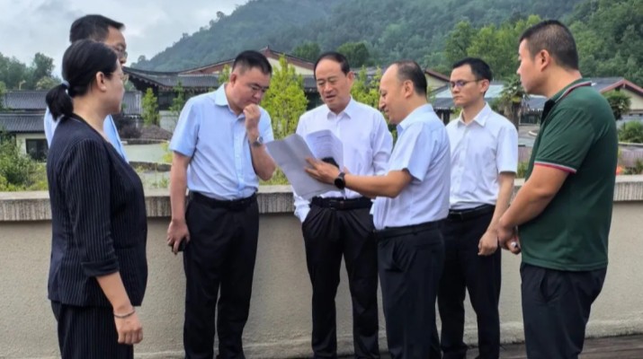 石培文董事長調(diào)研督導(dǎo)康縣花橋如意鎏璟酒店汛期安全防范和運營管理工作